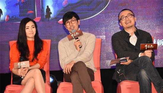 张鲁一陶虹亮相《红色》影迷会温暖红糖