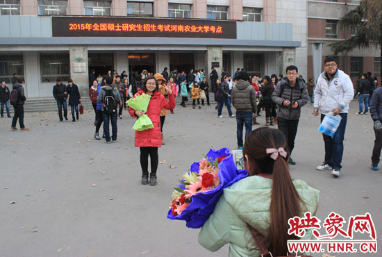 河南12.6万人参加2015年考研 政治题有新时代