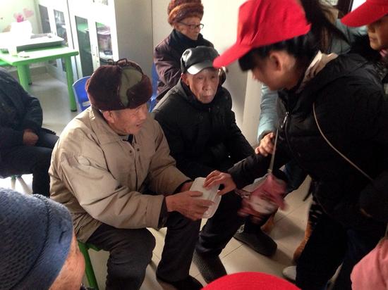 笛服务社成员开展童心同行公益活动后的感受_