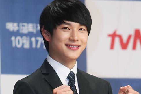 韩星任时完自曝理想型为阿曼达-塞弗里德