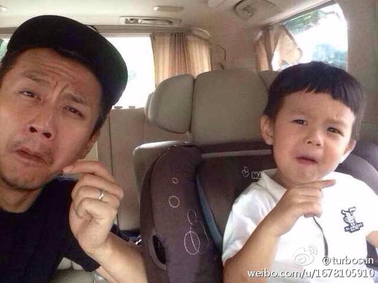 邓超放话要揍儿子 网友挺等等:有娘娘撑腰