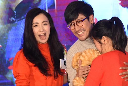 张鲁一陶虹亮相《红色》影迷会温暖红糖