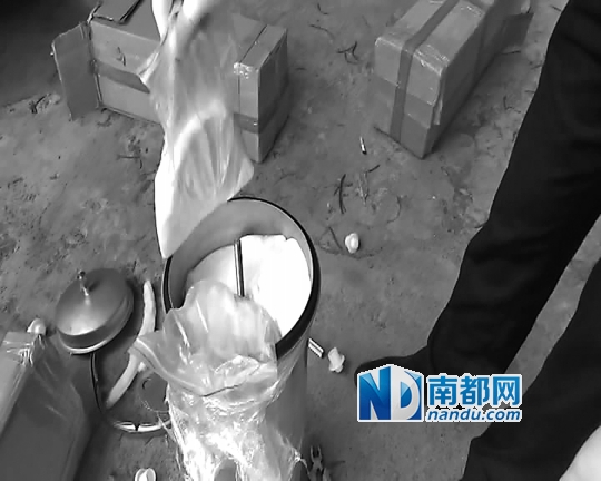 跨国快递超重 民警查出5支过滤器内胆藏50公斤