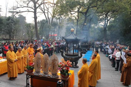 法眼祖庭南京清凉寺隆重举行2014迎新年放生活动