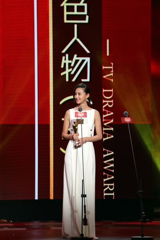 张歆艺白色长裙震场