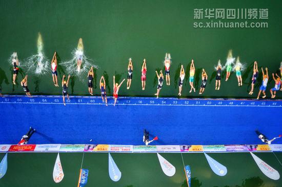 航拍白云下的四川是这样的 美景让网友沉醉