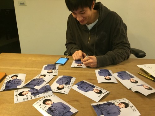 历经四年精心筹备,王力宏以“爱”作为创作题材,用自己创作的词曲作为故事的剧本,把“人生如电影”的概念用音乐呈现谱成13首爱的主题曲。