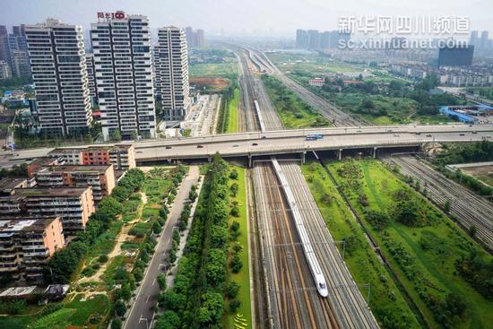 航拍白云下的四川是这样的 美景让网友沉醉