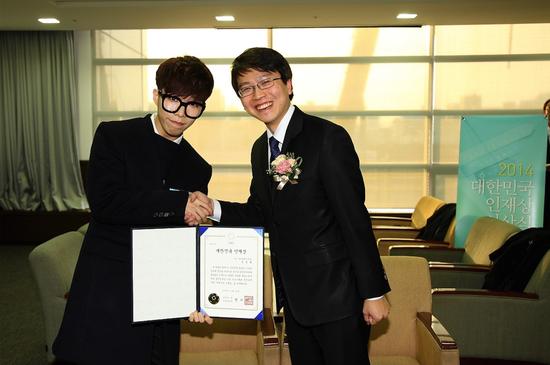 韩团乐童音乐家李灿赫获韩国人才奖(图)