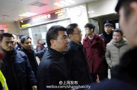 上海市领导韩正、杨雄连夜赶赴医院部署全力做好伤员抢救和善后处置等工作。