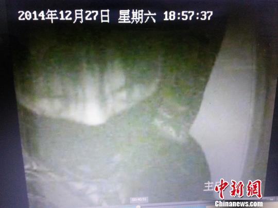 银行监控拍到的犯罪嫌疑人