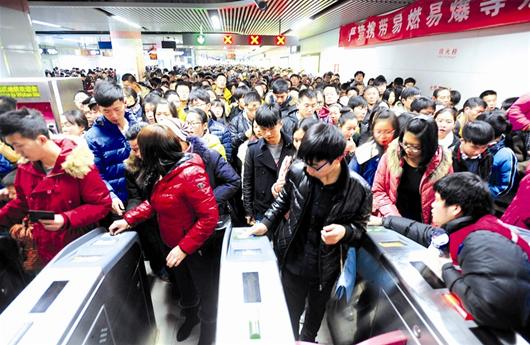 武汉三大火车站元旦送客24万人次 较去年增长