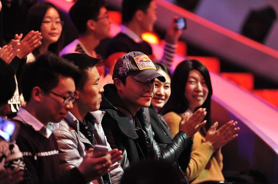 佟丽娅录制最强大脑 陈思诚现身观众席