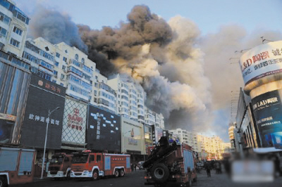 哈尔滨仓库大火致塌方 多消防员牺牲