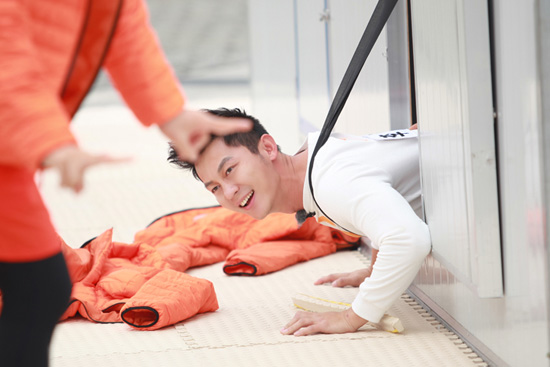 李晨跑男爆发小宇宙 与“神秘人”终极PK