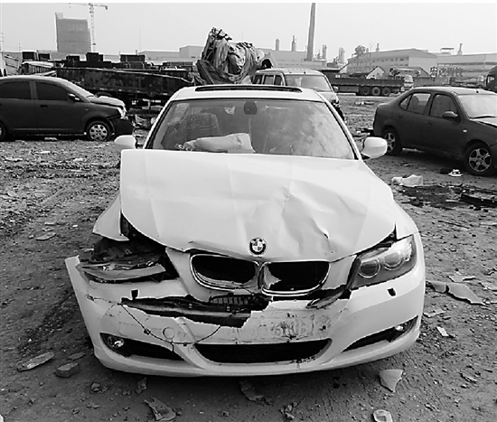 宝马车杭金衢高速路上追尾 不等交警来司机逃之夭夭