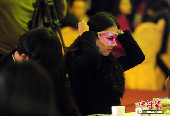 圖為參加相親會(huì)的女嘉賓。中新社發(fā) 張暢 攝