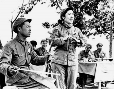 常香玉在朝鲜战场演出。