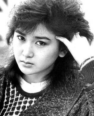 <em>温碧霞</em>演三级片嫁何应钦侄孙