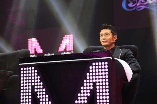 黄晓明为美女与曾志伟互掐 网友:还有Baby