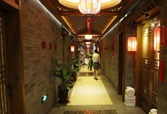 刘老根会馆二楼包厢。