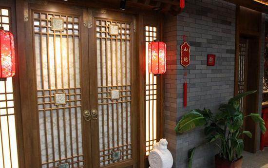 包厢名独具东北特色。