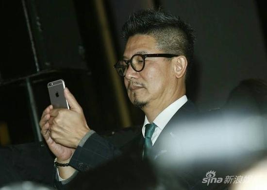 柯震东复出捞金阳光十足 柯爸爸保驾护航