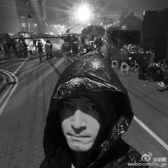胡歌深夜晒大头照
