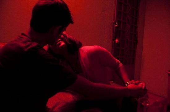 嫩模陪酒后溺毙 父母状告顾客酒吧索98万