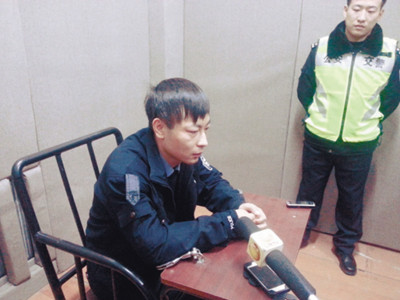 男子偷警服冒充特警。