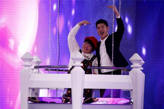 非诚庆生Party温情上演 佟大为亮相助阵