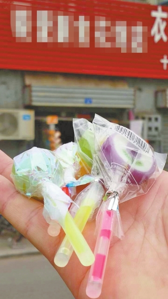 市面上销售的荧光棒棒糖