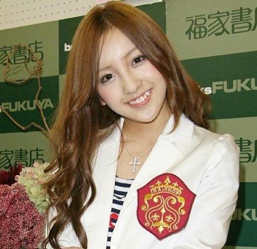 板野友美