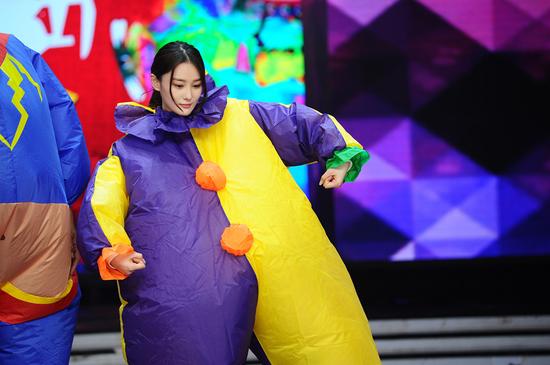 张馨予变萌胖子 不顾形象现女神经本色