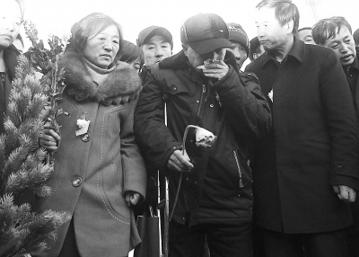 赵子龙在榆树烈士陵园安葬 千人接英雄回家