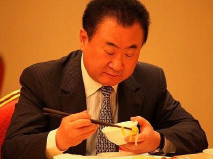 王健林:思聪不想接班 管十几万人觉得太苦