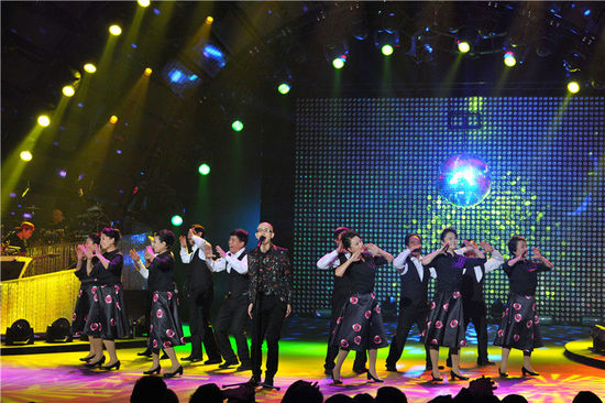 星搭档撒贝宁变会计 平安跳老年迪斯科