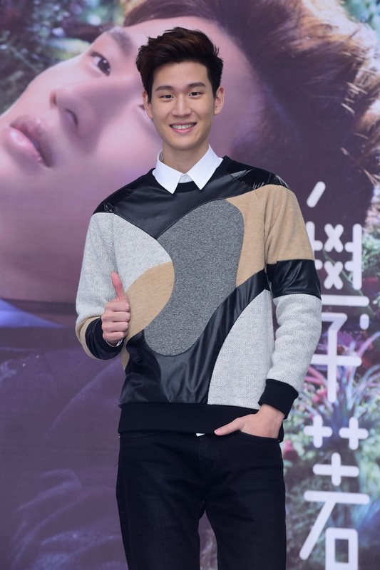 周兴哲举办台北签唱会 夏于乔站台力挺