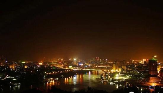 四川夜景流光溢彩 哪个城市让你沉醉
