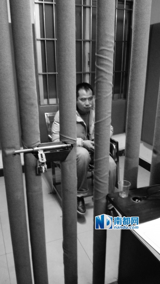 疑犯陈某光在派出所。 南都记者 王卫 摄