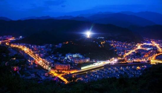 四川夜景流光溢彩 哪个城市让你沉醉