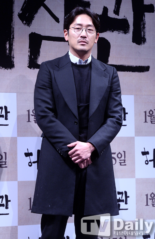 《许三观》河正宇谈尹恩惠:扮胖还显瘦|河正宇|尹恩惠|许三观_新浪娱乐_新浪网