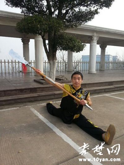 罗均