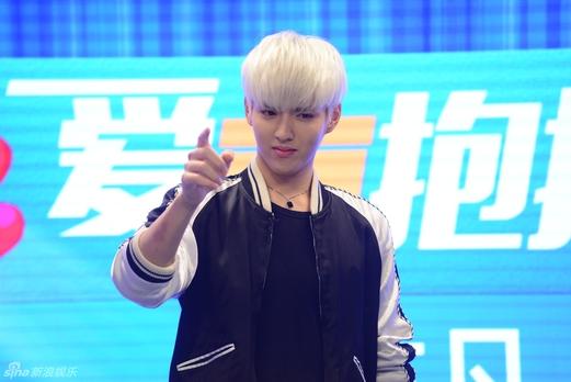 吴亦凡近期的白发造型，被指是为了拍摄《美人鱼》