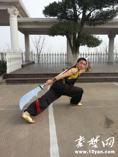 罗均表演舞大刀