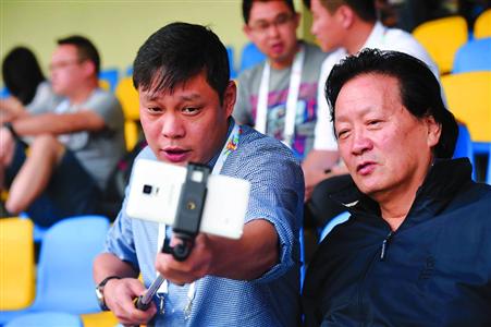 前国脚助威团澳洲玩得嗨 范志毅自拍郝海东购