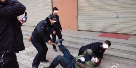 网友爆料,渭南高新区综合执法队员将农民工打成重伤。
