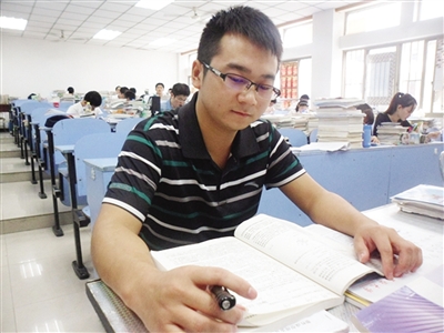 四名歹徒欲抢夺枪支 安工大学子助警方将其制