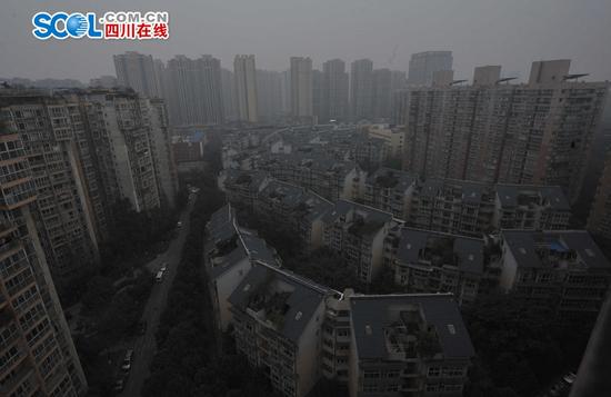 四川遭遇十面霾伏 成都空气重度污染
