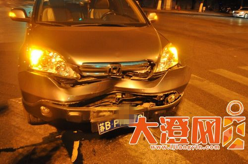 被撞的车子
